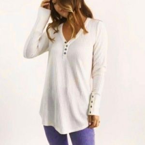 Chaser Women’s Cream Long Sleeve V-Neckline Thermal Waffle Knit Tunic Top - Sz M
